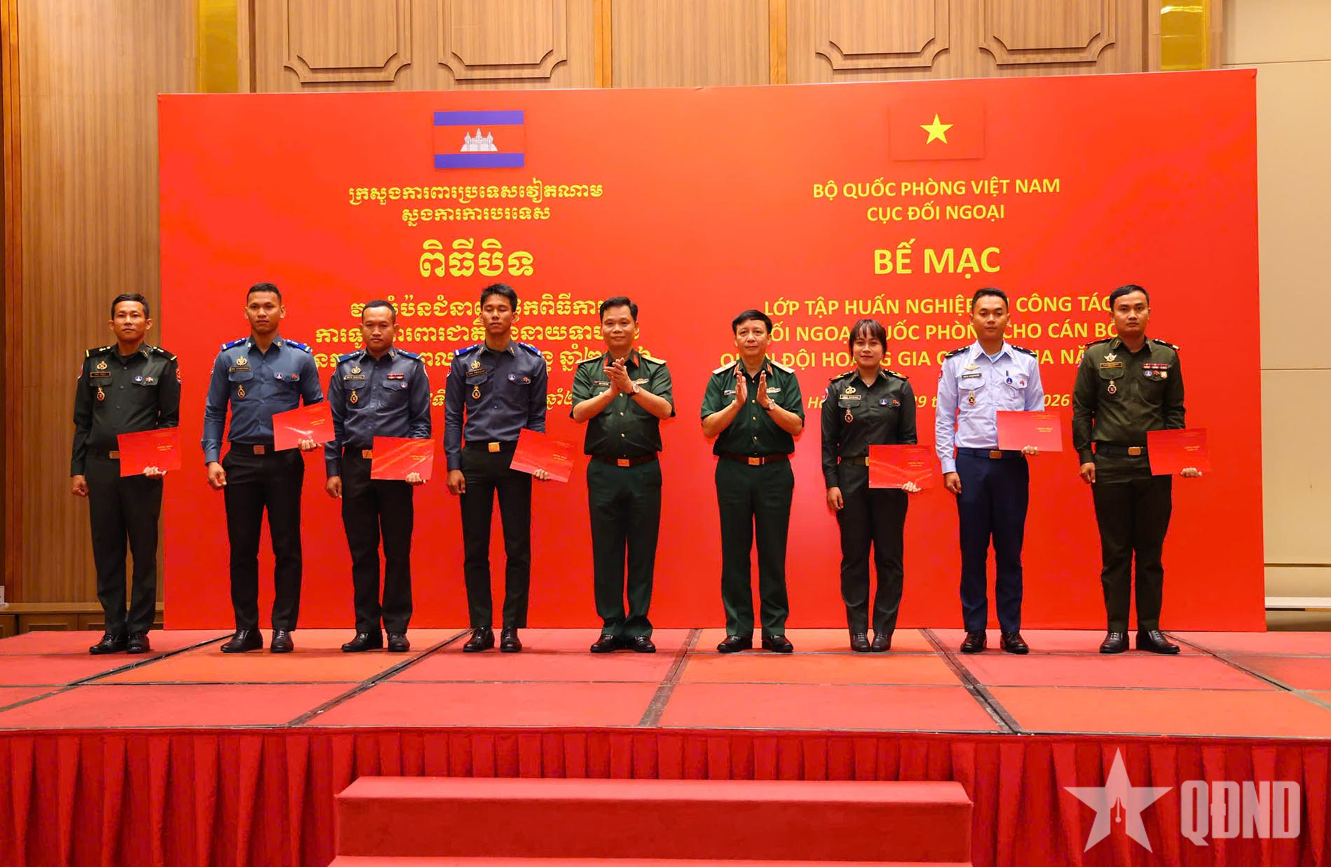Bế mạc Lớp tập huấn công tác đối ngoại quốc phòng cho cán bộ Quân đội Hoàng gia Campuchia 